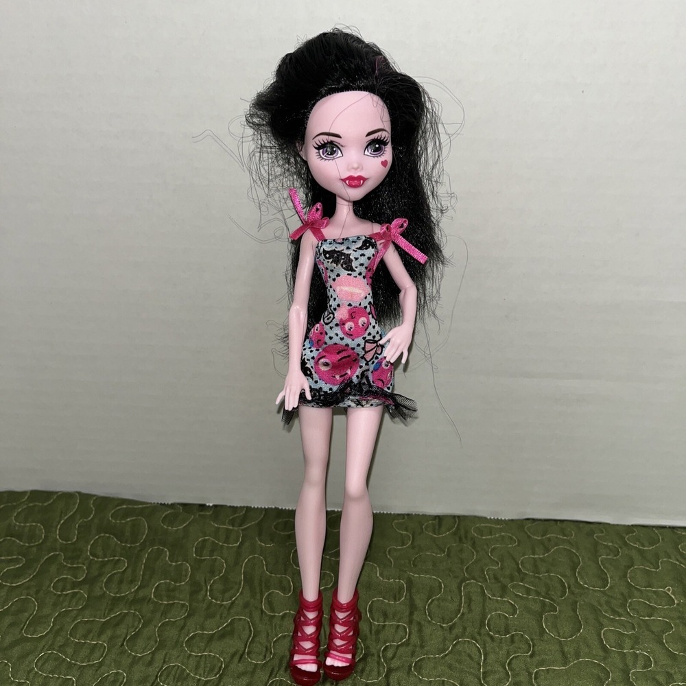 Monster High Draculaura‎ Heart Emoji Doll